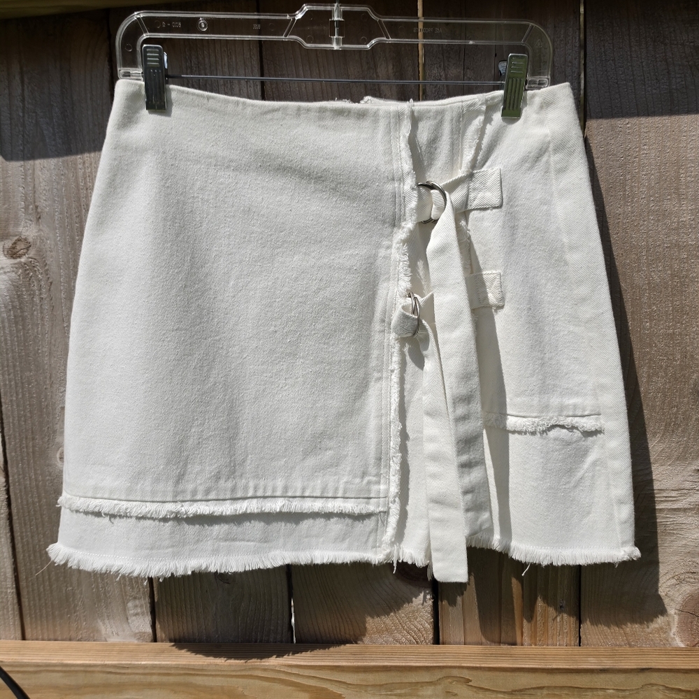 Le Lis Skirt White Mini Denim‎ Frayed Fringe Hem M Stretch